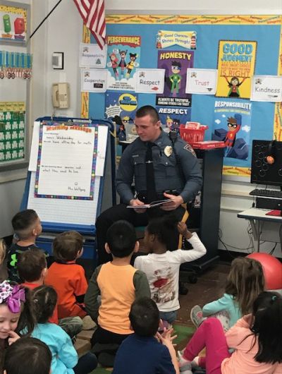 Police participating in Read Across America picture 4