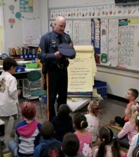 Police participating in Read Across America picture 9