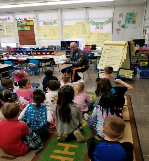 Police participate in Read Across America picture 8