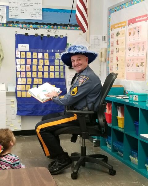 Police participate in Read Across America picture 3