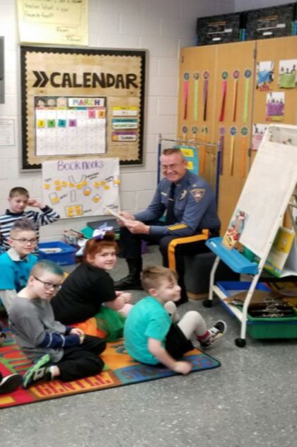 Police participate in Read Across America picture 4